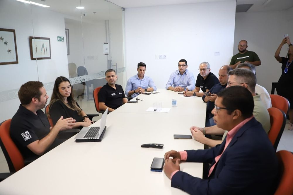 Representantes da Prefeitura de Salvador e da Fifa se reuniram nesta quinta-feira | Foto: Vitor Santos/Ascom Sempre