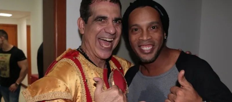 ‘BALADEIRO’: De passagem por Salvador, Ronaldinho Gaúcho curte a ‘night’ da capital baiana
