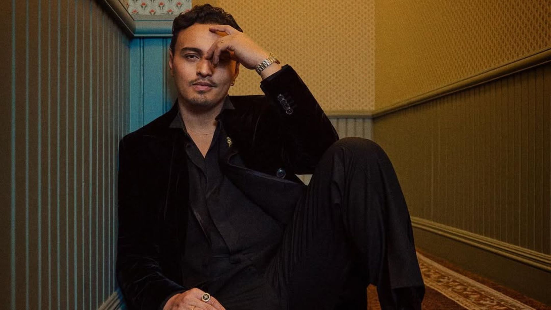 Tonatiuh Elizarraraz faz nova versão de O Beijo da Mulher Aranha