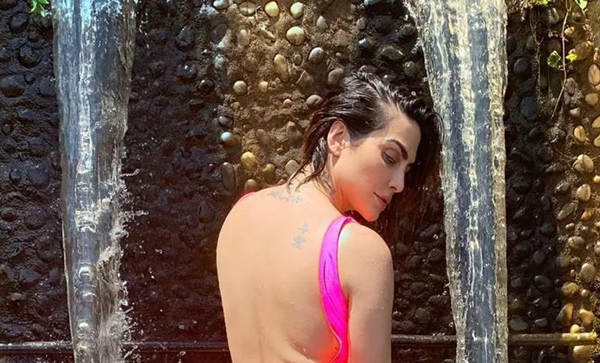 &#8220;Amando minha bunda&#8221;, diz Cleo Pires após postar foto sensual no instagram; confira