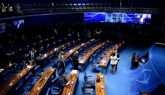 Senado aprova PEC que viabiliza piso salarial da enfermagem
