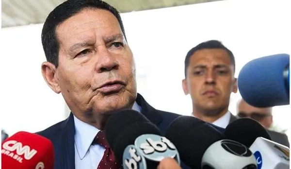 Ataques  de estrangeiros a Bolsonaro têm viés ideológico, afirma vice-presidente Hamilton Mourão
