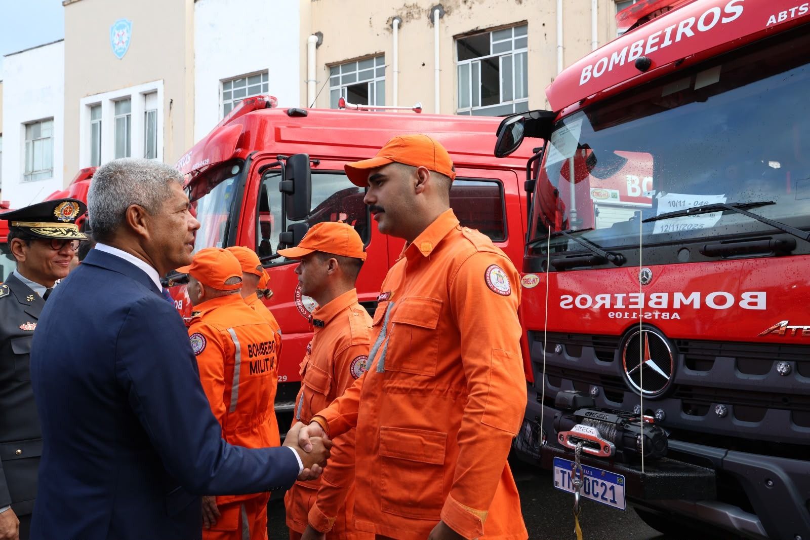 Jer&ocirc;nimo Anuncia Concurso Para Os Bombeiros Da Bahia