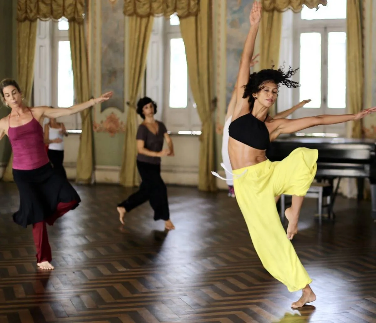 Aulas gratuitas de dança e exercícios físicos acontecem em julho no Teatro Castro Alves