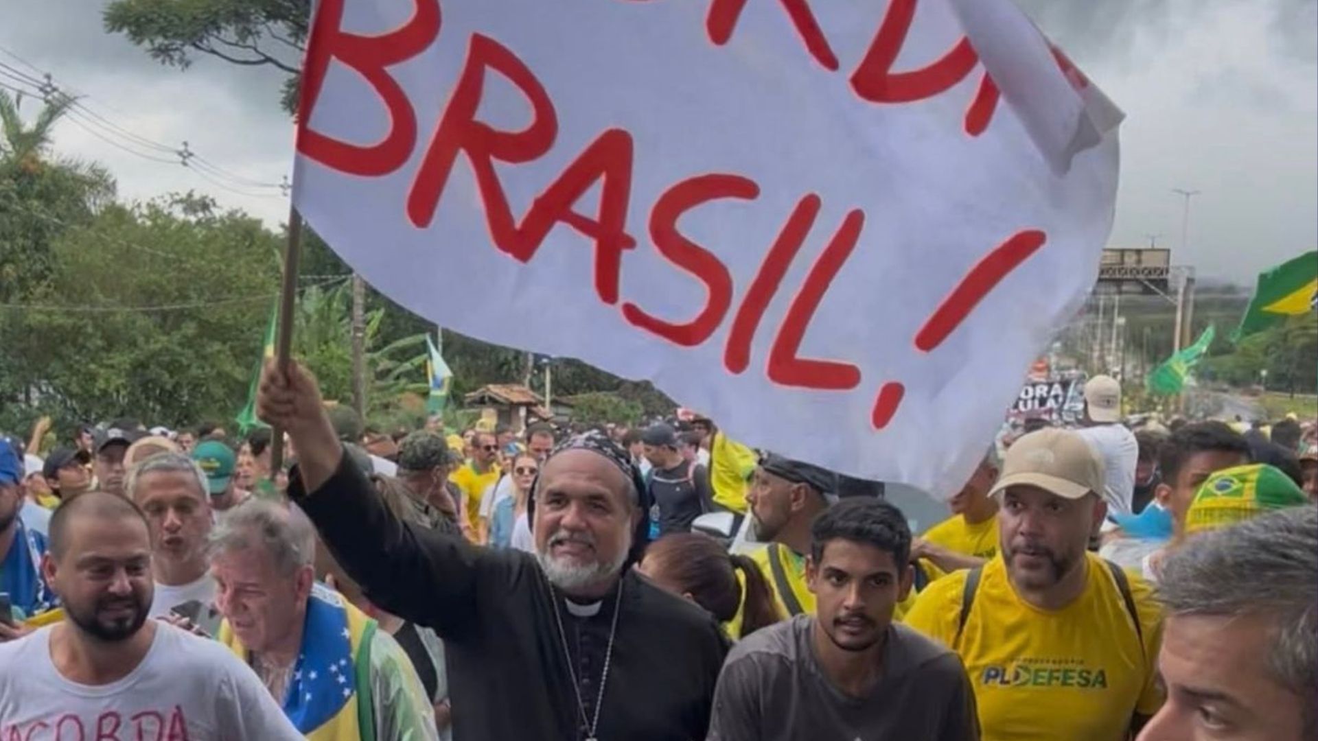 Padre Kelmon participou da caminhada bolsonarista; Foto: Reprodu&ccedil;&atilde;o Instagram / @pekelmon