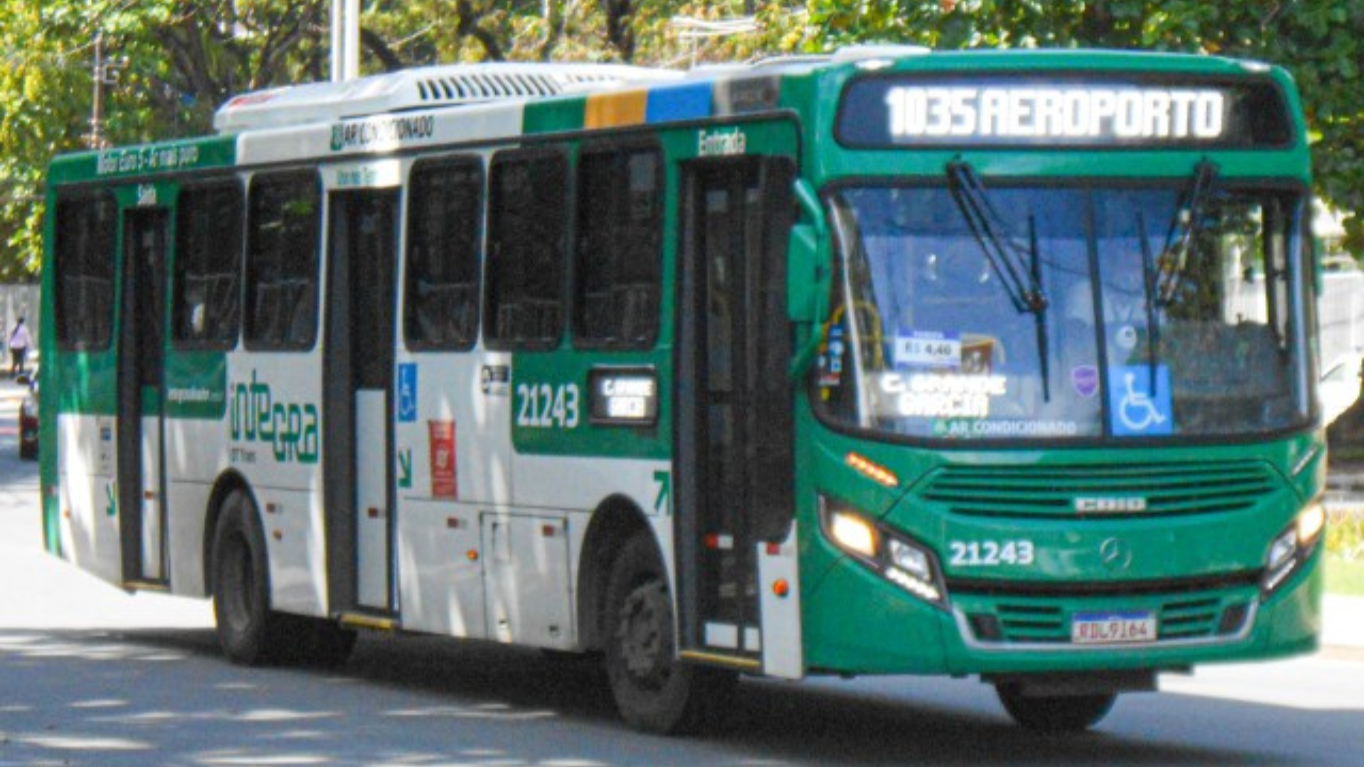 Ônibus voltou a circular normalmente após acidente. Foto: Victor São Tiago Santos / Ônibus Brasil