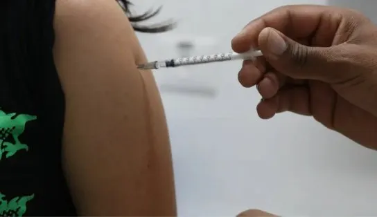 Vacinas contra a Covid-19 serão distribuídas em todo o Brasil até terça-feira