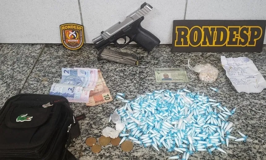 Após confronto com criminosos, polícia apreende pistola e drogas no Calabar; suspeito é morto