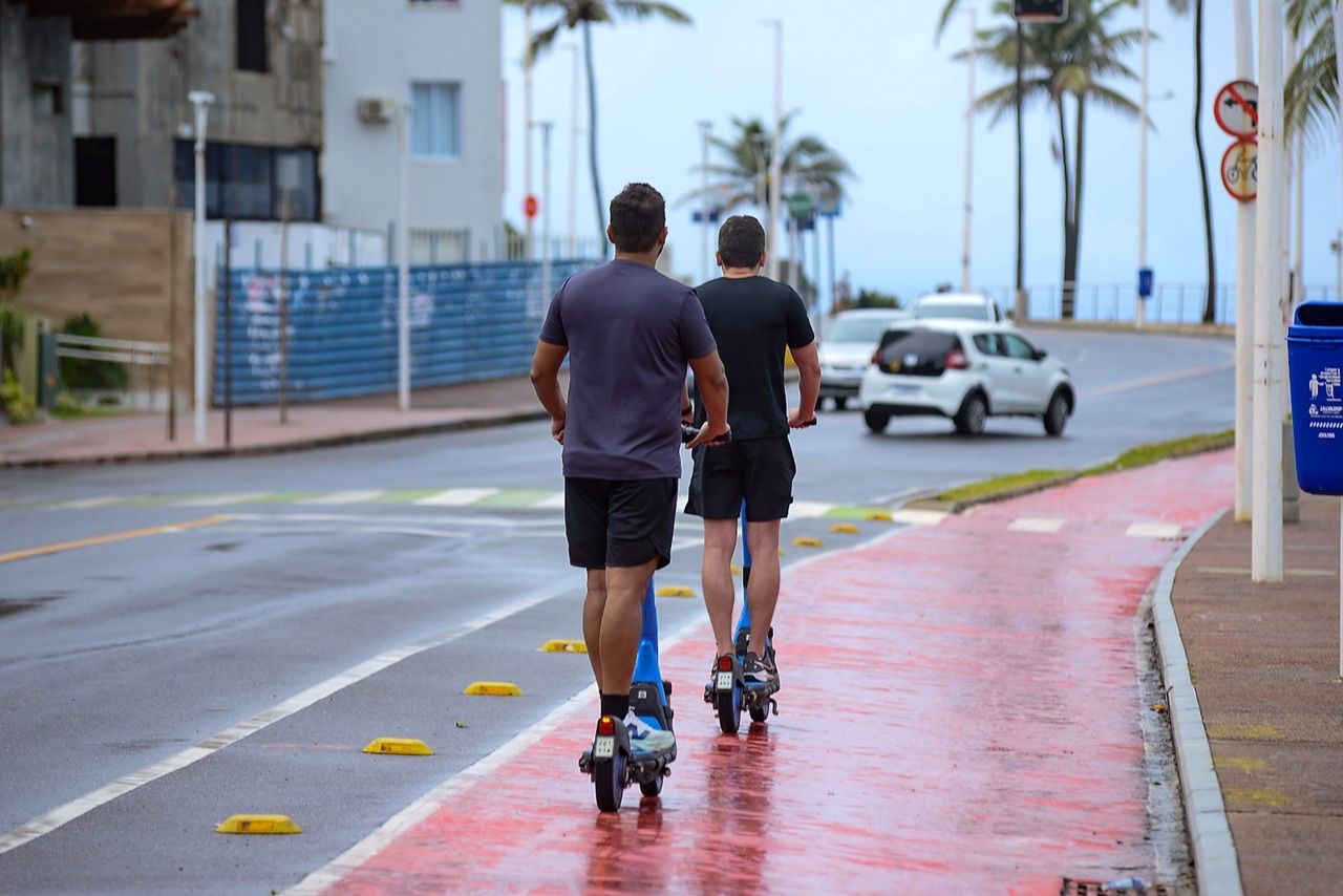 Prefeitura De Salvador Faz Blitz Dos Patinetes Elétricos Após Decreto De Regulamentação