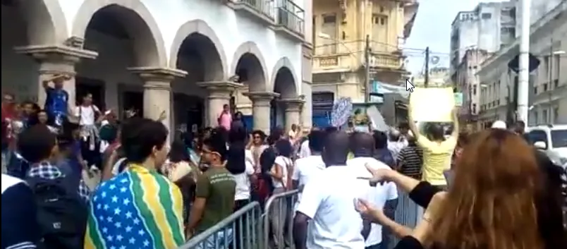 VÍDEO: Manifestantes protestam contra projeto ‘Escola Sem Partido’ na Câmara de Vereadores de Salvador