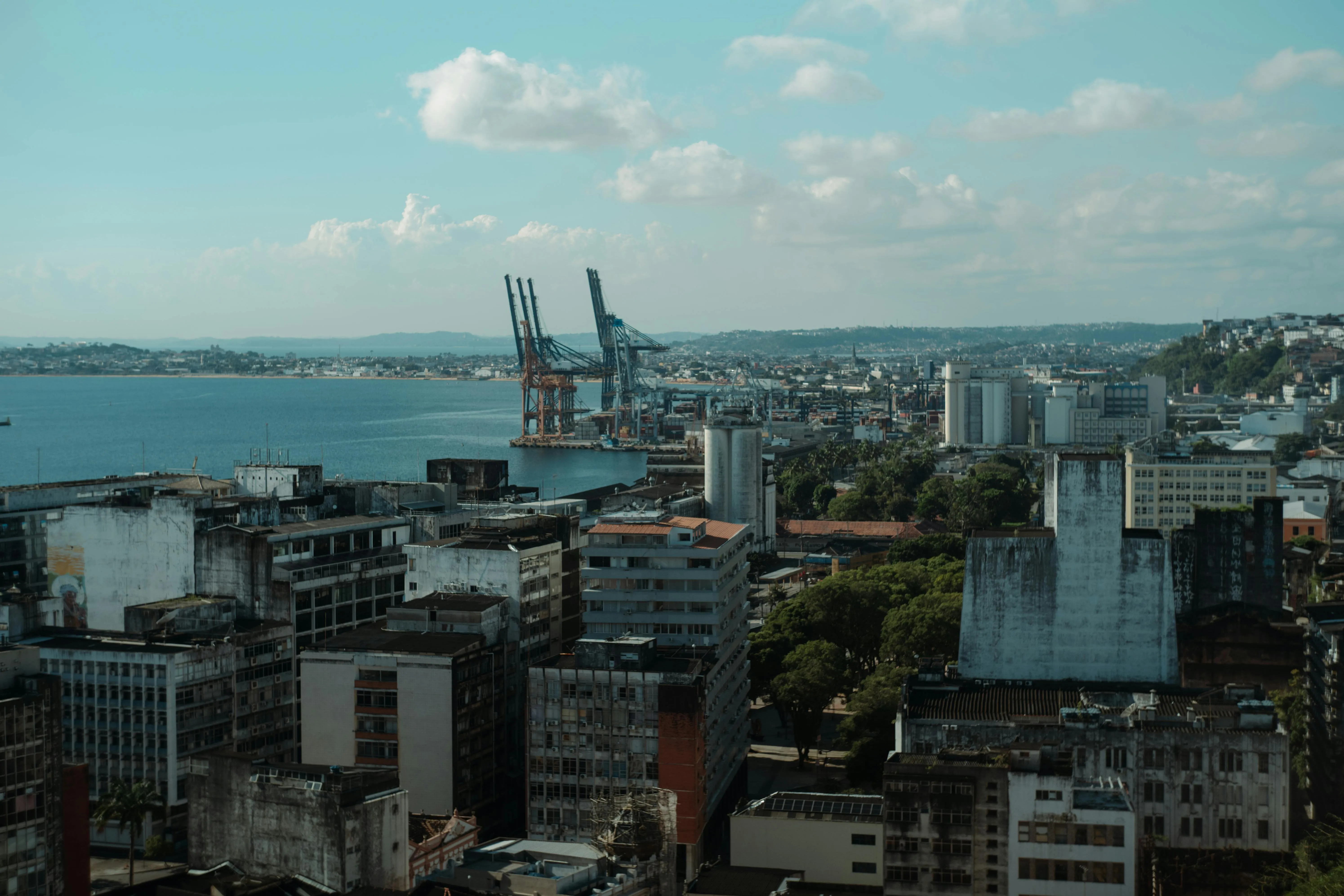 IBGE: Salvador lidera ranking nacional de capitais sem calçadas