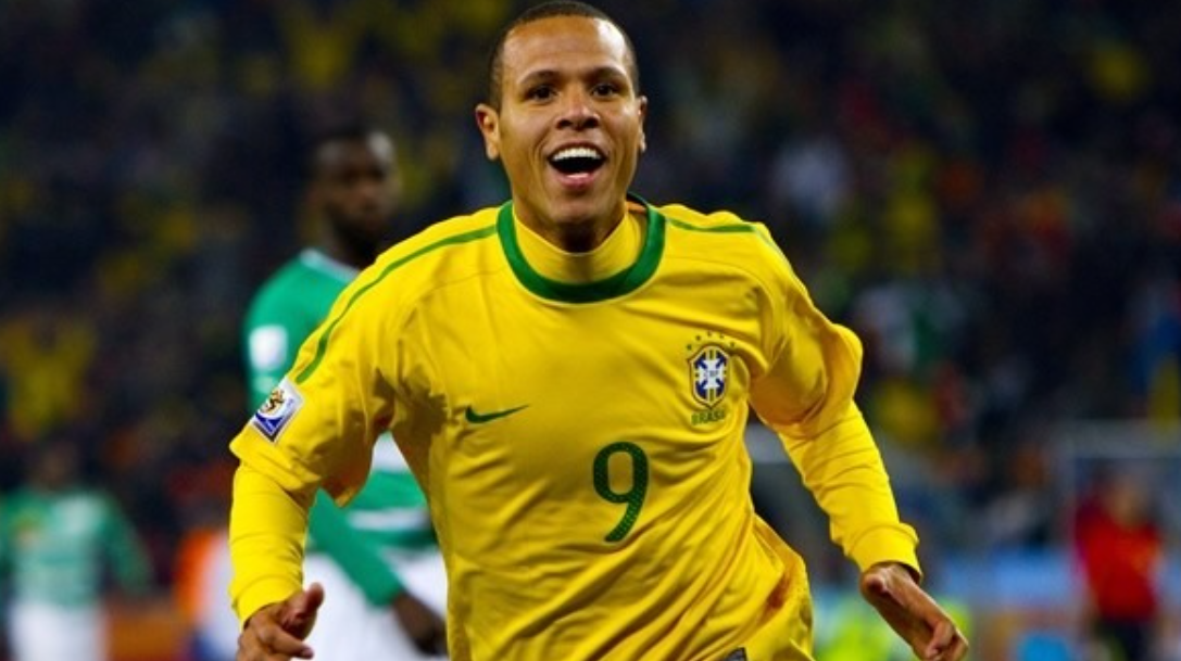 Luis Fabiano é ex-jogador da Seleção tem patrimônio milionário e carreira de sucesso no futebol.|