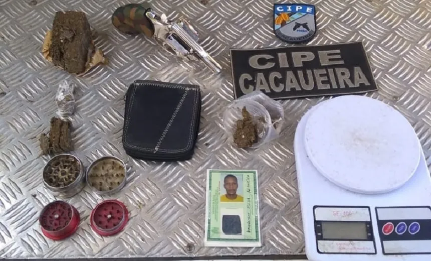 Traficante morre em confronto com a polícia em Itacaré; arma e drogas são apreendidas