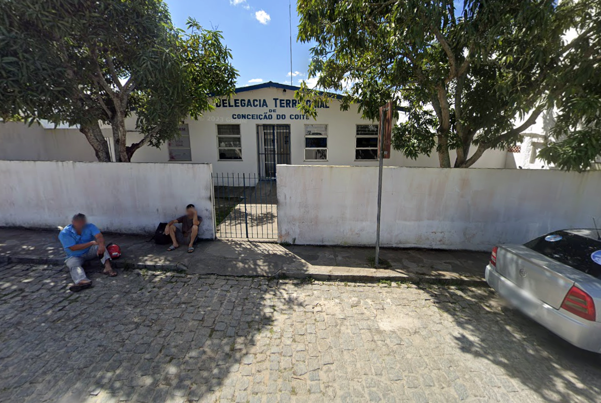 Mulher investigada por furtar cart&otilde;es banc&aacute;rios &eacute; presa em Concei&ccedil;&atilde;o do Coit&eacute;. Foto: Google Street View