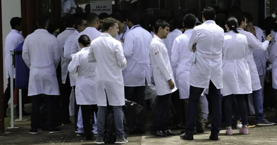 Revalida: começam hoje (8) inscrições para 2ª etapa do Exame para médicos formados no exterior