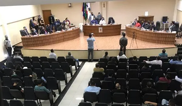 Prefeito de Candeias é afastado após suspeita de superfaturamento na compra de respiradores