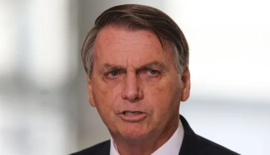 Bolsonaro ignora quatro mil mortes, ironiza título de genocida e critica restrições na pandemia