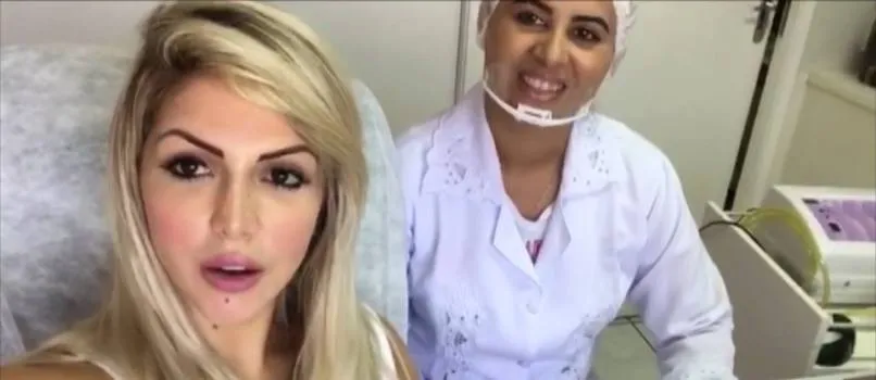 DICAS DA BARBIE: Modelo mostra como manter a pele bem cuidada durante o verão