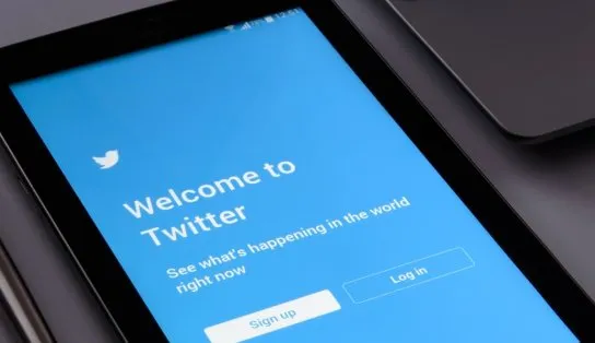 Após resultado de enquete, Elon Musk afirma deixar comando de Twitter após achar substituto