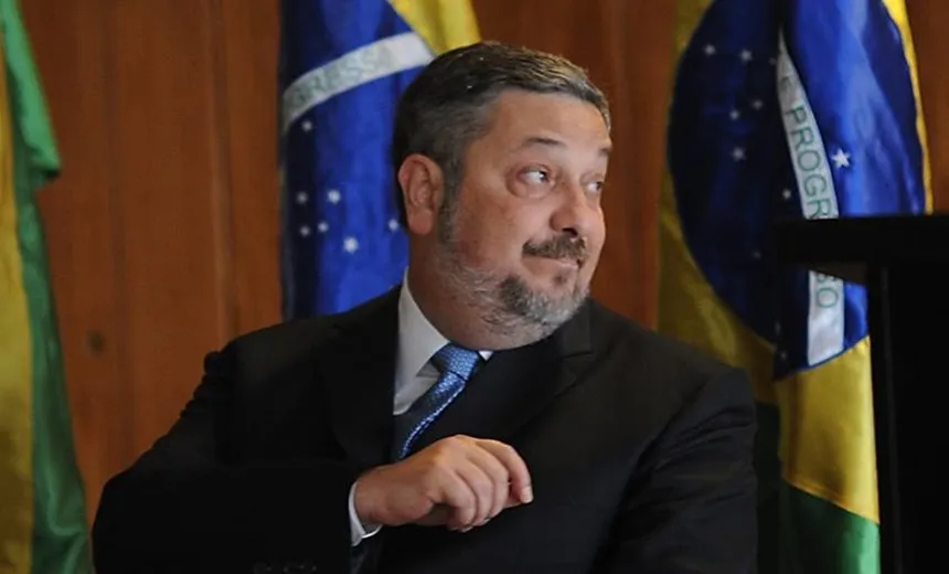 Por delação, ex-ministro Palocci pode ganhar hoje benefício da prisão domiciliar