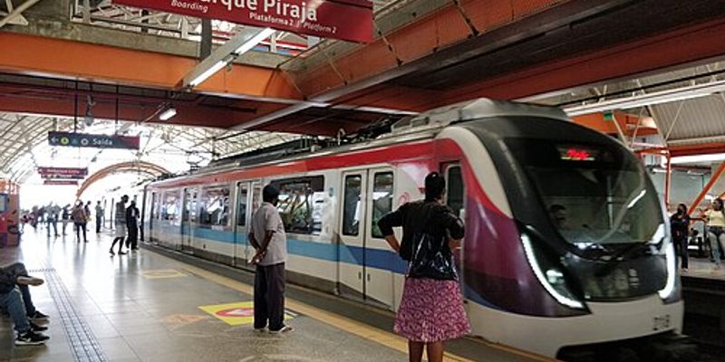 O sistema de ônibus é o principal meio de transporte público em Salvador, com integração com o metrô. A prefeitura tem investido na renovação da frota, com a promessa de adicionar ônibus novos com ar-condicionado e veículos elétricos/Foto: Reprodução 