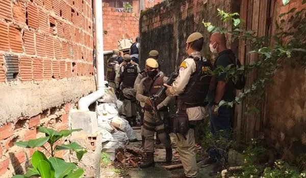 Rondesp "invade" o Engenho Velho da Federação após morte de jogador provocada por "guerra" 