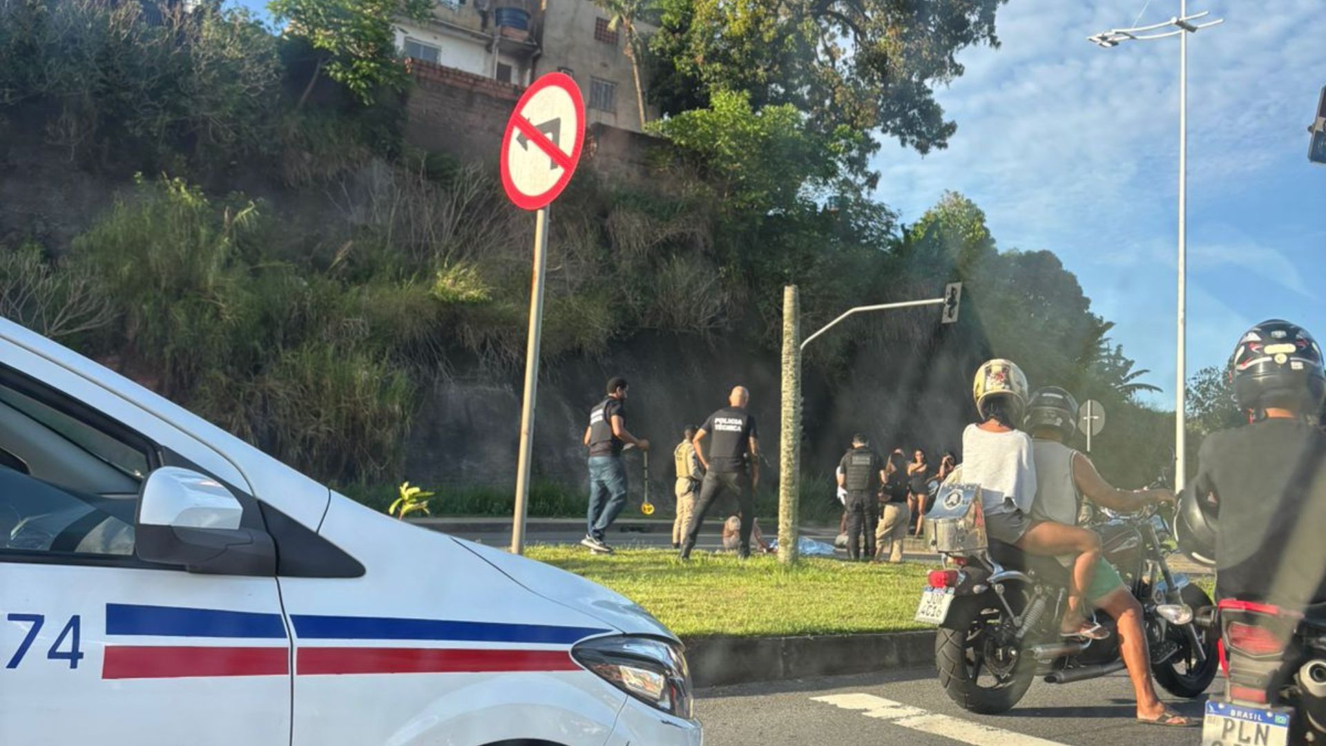 Acidente entre caminhão e moto na Av. 29 de Março. Foto: Aratu On