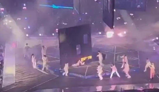 Telão gigante cai em cima de dançarino da boyband Mirror durante apresentação; ele está na UTI