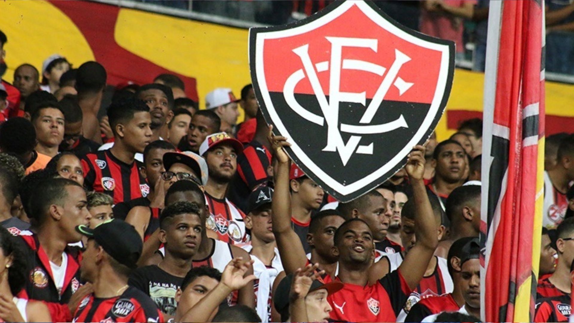 Torcida do Vitória esgota ingressos para apoiar time. Foto: Francisco Galvão | ECV