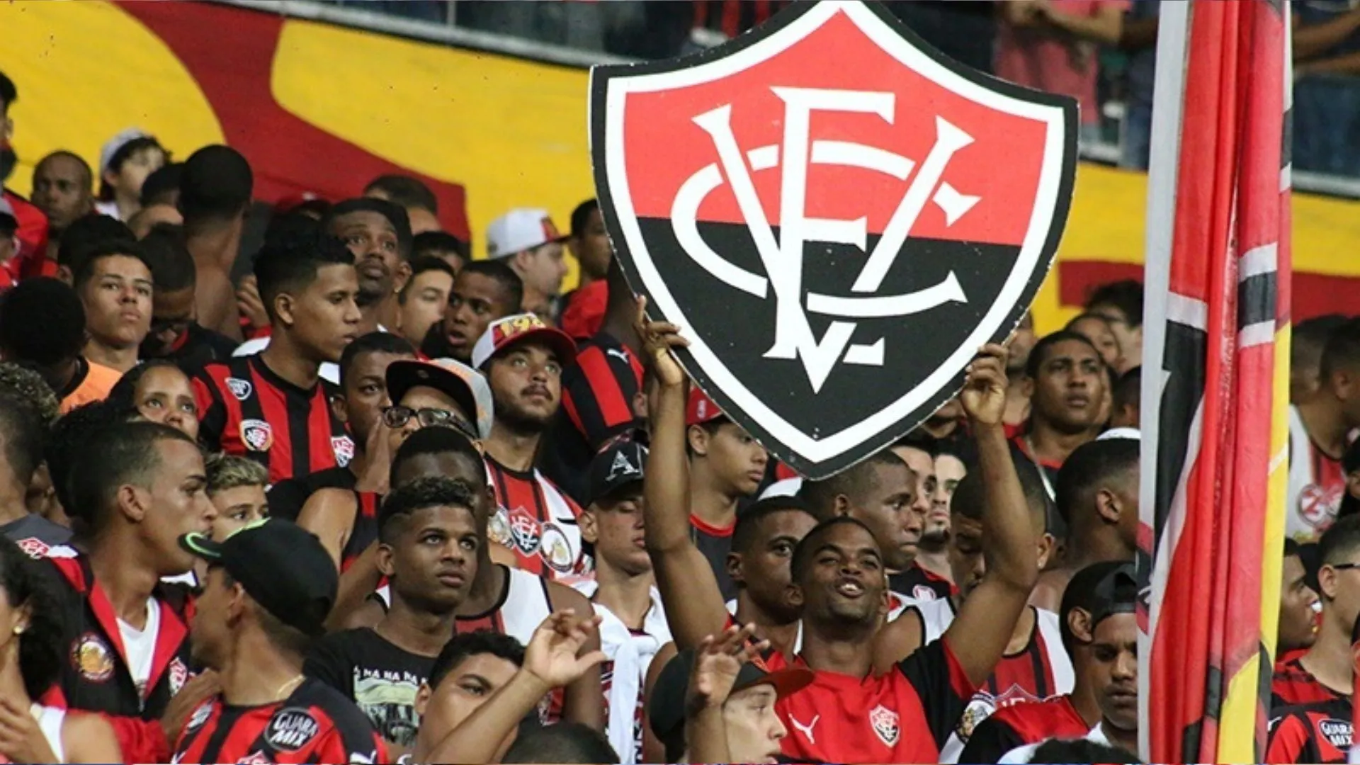 Torcida do Vitória esgota ingressos para incentivar time contra rebaixamento
