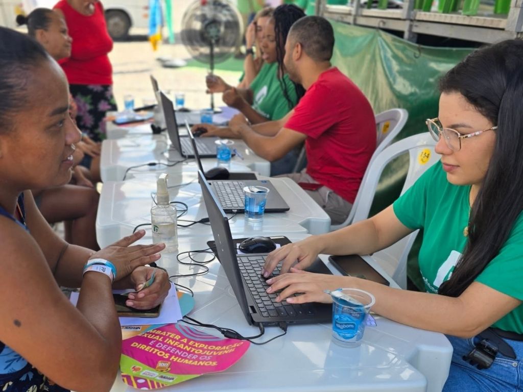 A ação ocorre nos dias 14 e 15 de maio, com serviços como exames de DNA, pensão alimentícia e orientações jurídicas, por ordem de chegada. Foto: Facebook/DPE