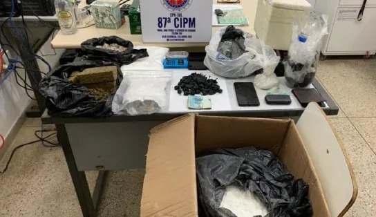 Ponto de distribuição de drogas é descoberto pela PM e 13 kg de cocaína são apreendidos em Teixeira de Freitas