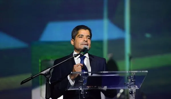 "Construído 100% com recursos municipais", provoca ACM Neto em inauguração do Centro de Convenções