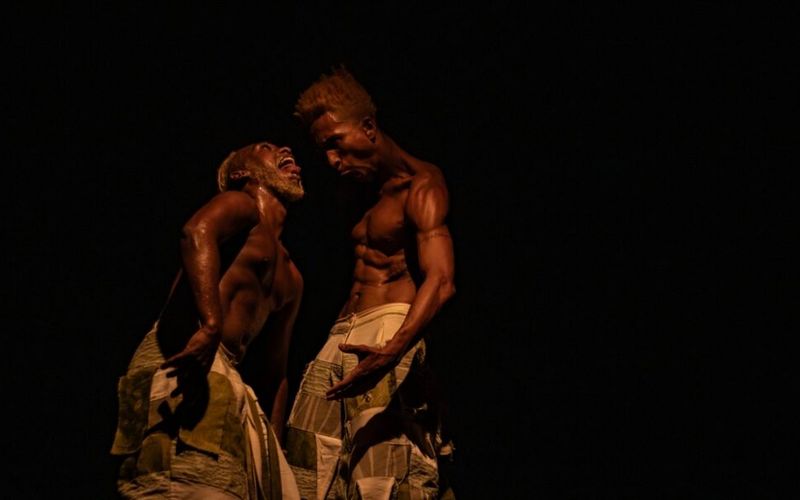 &ldquo;Dembwa&rdquo; &eacute; um espet&aacute;culo de dan&ccedil;a contempor&acirc;nea idealizado e protagonizado pelos artistas baianos Marcos Ferreira e Ruan Wills/Foto: Divulga&ccedil;&atilde;o