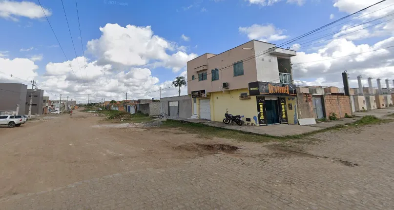Adolescente estava na casa do namorado de 16 anos. | Foto: Google Street View