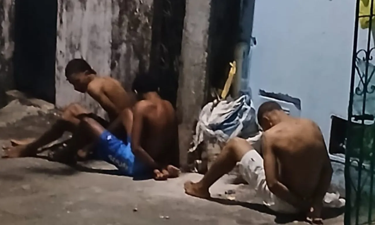 VÍDEO: quatro integrantes do CV são presos após fazerem reféns no Nordeste de Amaralina, em Salvador