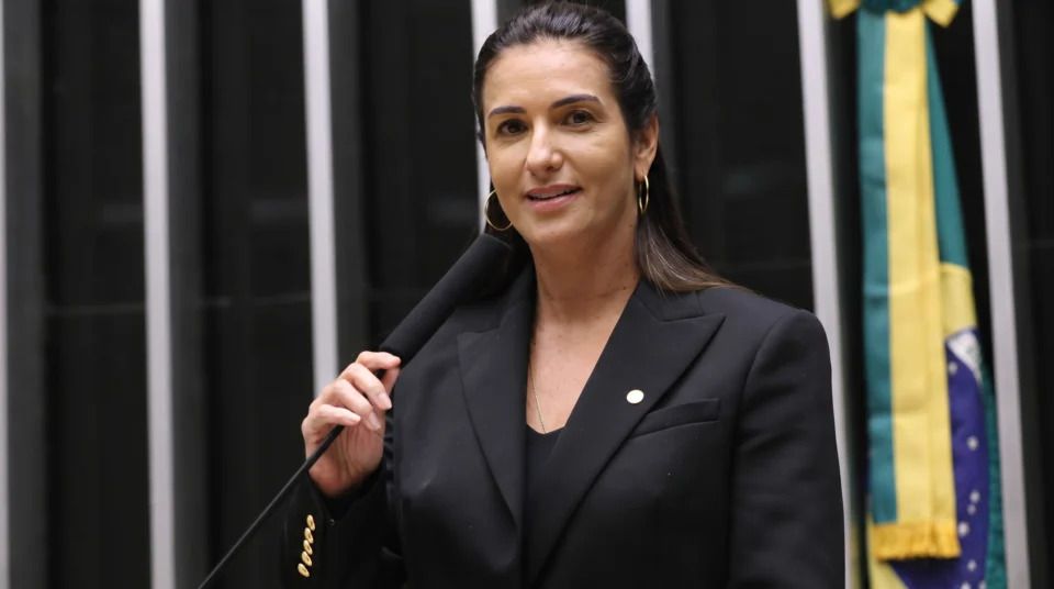 Roberta Roma &Eacute; Transferida