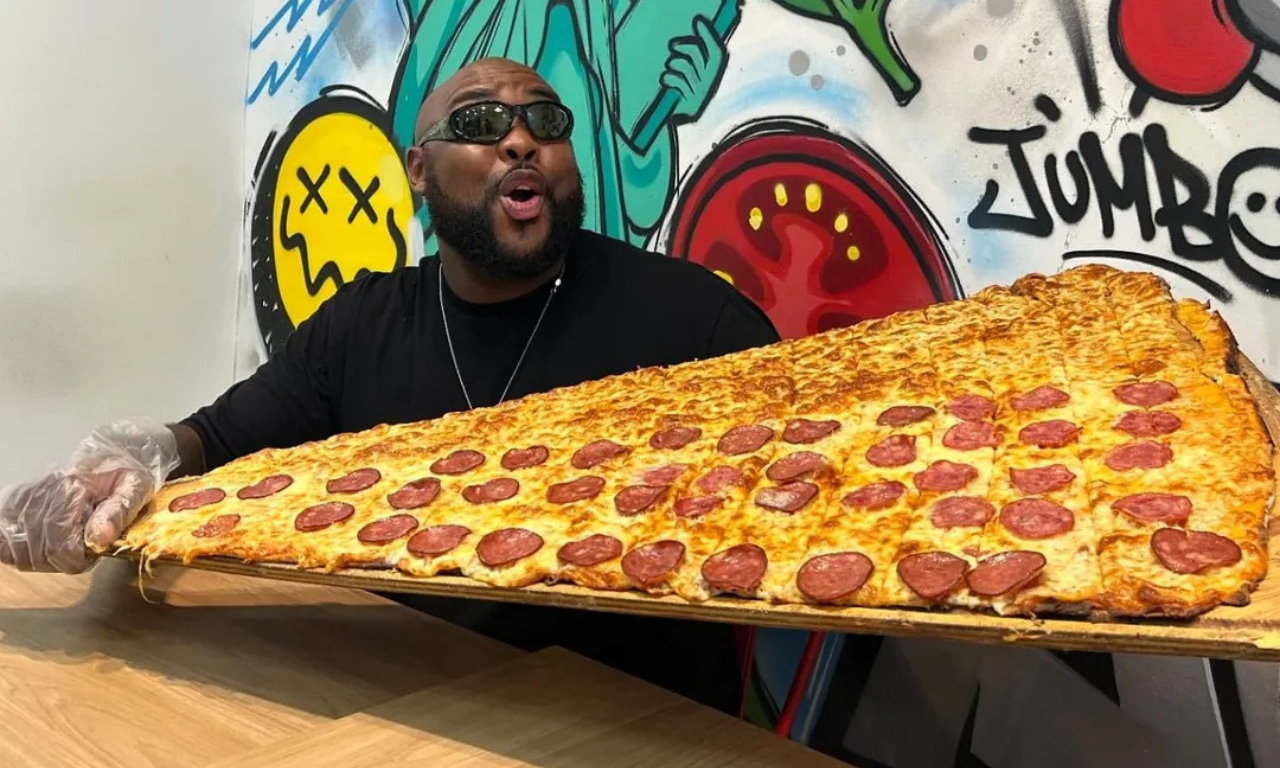 Pizza de um metro. Foto: redes sociais | @jumbo.pizza