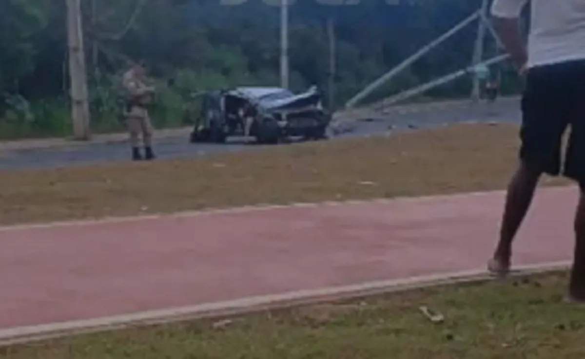 Com sinais de embriaguez, motorista bate carro e mulher morre em Itapuã