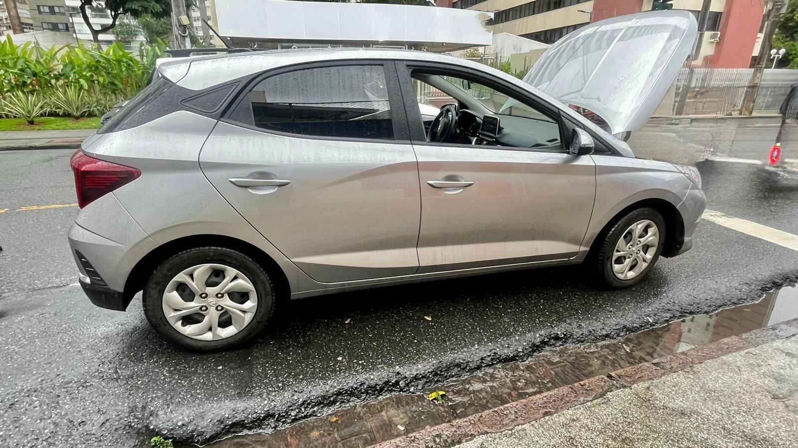 Uma Personal trainer de uma rede de academias de Salvador foi presa enquanto dirigia um carro com restri&ccedil;&atilde;o de roubo, no bairro da Gra&ccedil;a | Divulga&ccedil;&atilde;o: PM