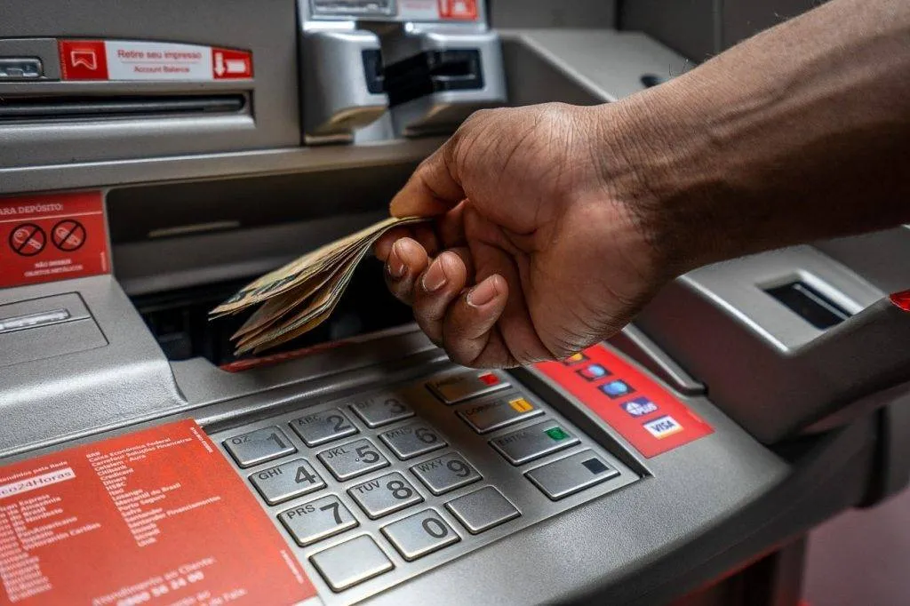 Extratos bancários têm termos padronizados a partir desta segunda (8)