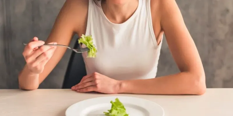 Dietas muito restritivas podem parecer soluções rápidas, mas a longo prazo prejudicam a saúde física e mental/Foto: Reprodução 