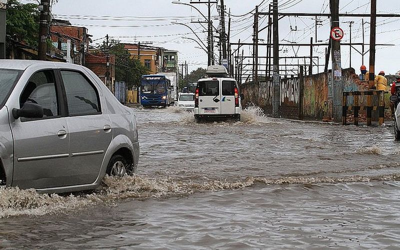 As temperaturas devem continuar elevadas, com sensa&ccedil;&atilde;o de abafamento antes das chuvas, o que aumenta a chance de temporais isolados no fim do dia/Foto: Reprodu&ccedil;&atilde;o&nbsp;As temperaturas devem continuar elevadas, com sensa&ccedil;&atilde;o de abafamento antes das chuvas, o que aumenta a chance de temporais isolados no fim do dia/Foto: Reprodu&ccedil;&atilde;o&nbsp;