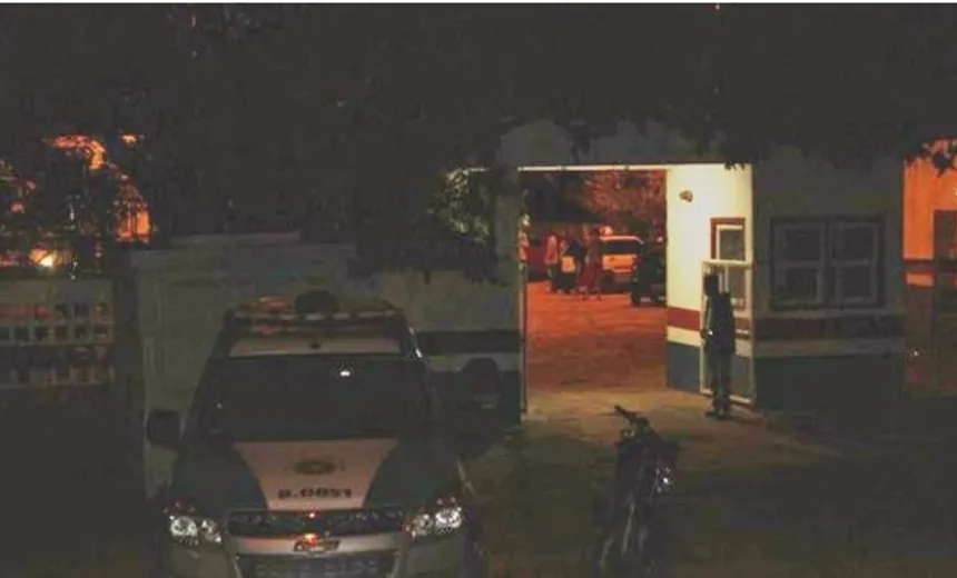 Jovem é morto a tiros; mãe e irmão da vítima lutaram contra atirador