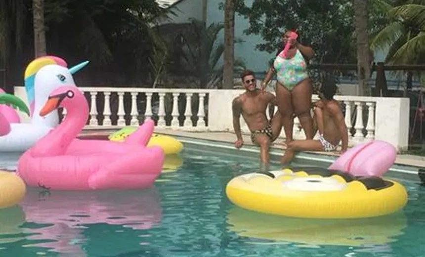 Jojo Todynho comemora seus 21 anos com “pool party” no Rio de Janeiro; Veja fotos
