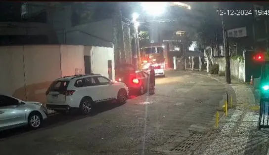 Homem tem carro roubado no Caminho das Árvores, em Salvador; assista
