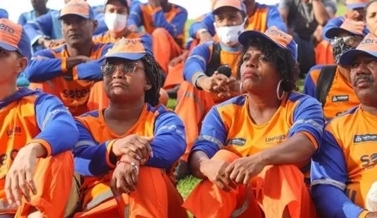 Projeto que regulamenta profissão de gari e margarida é aprovado no Senado 
