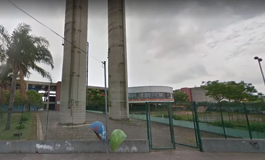 Adolescente esfaqueia professor e tenta suícidio; vítima está em estado grave