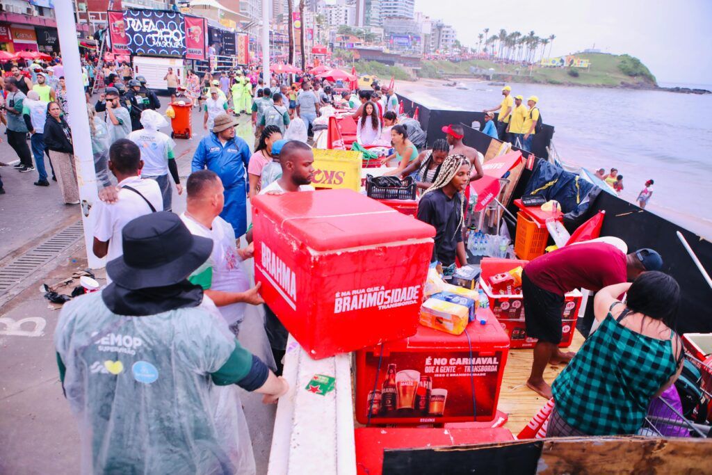 Ambulantes no Carnaval de Salvador | Foto: Lucas Moura / Secom Pms 