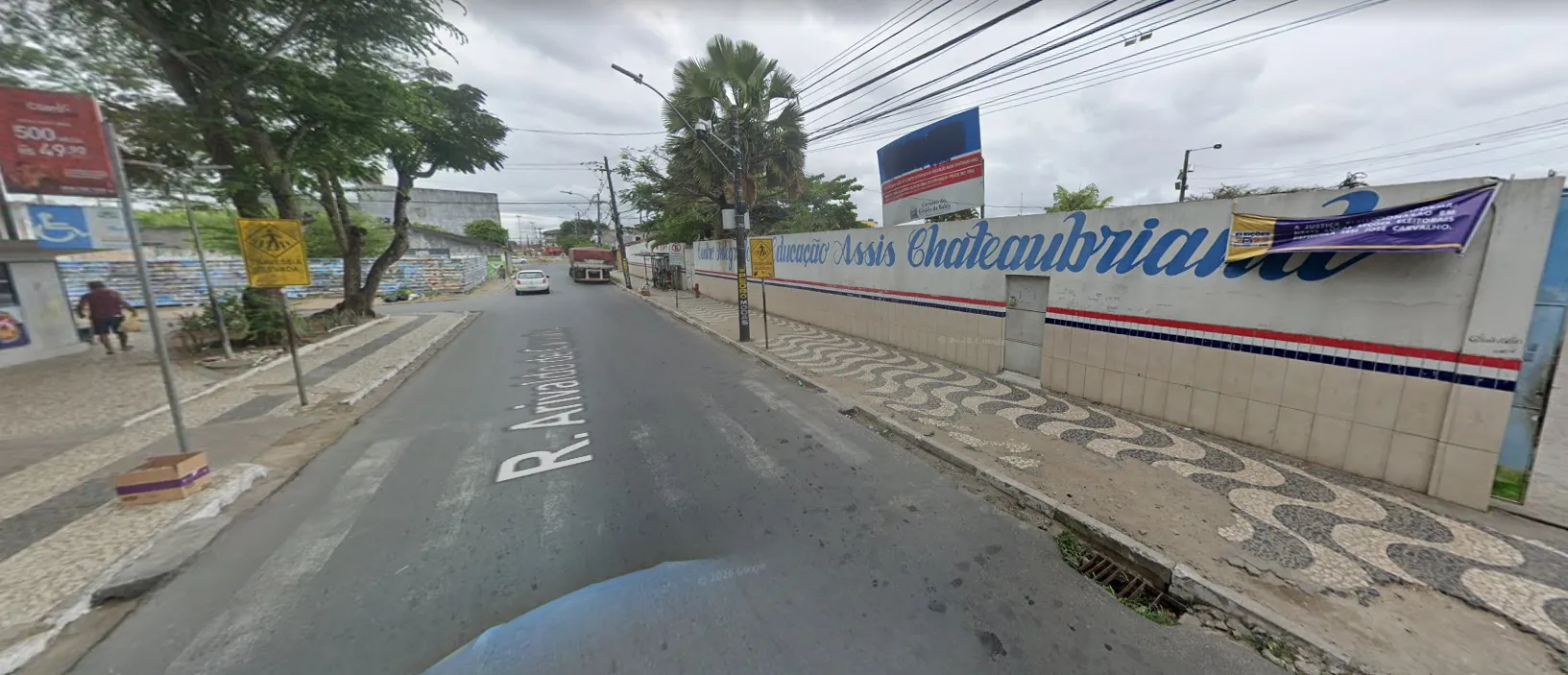 Polícia identifica jovens suspeitos de matar adolescente em frente à escola de Feira 